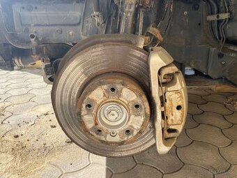 Preene kotuce a zadné komplet brzdy BMW e60 e61 530xd