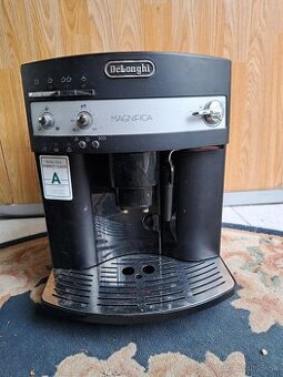 Ponúkam automatický kávovar Delonghi Magnifica 3000