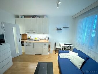 Pekná garzónka v Ružinove 530e komplet
