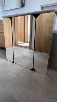 Zrkadlova kupelnova skrinka