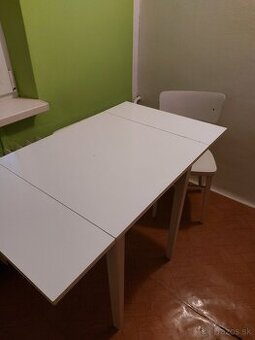 Stôl rozkladací a 3 stoličky