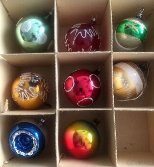 Retro - malé sklenene gule na stromcek