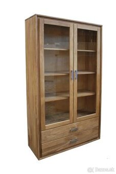 Masívna vitrína z dubu