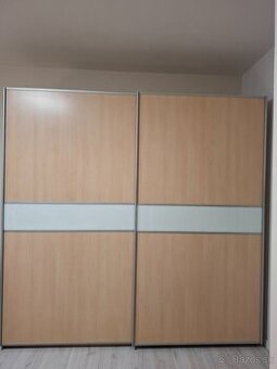 PREDANÉ  Šatník s posuvnými dverami
