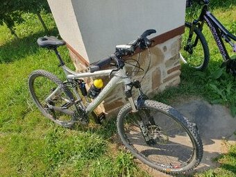 Celoodpruzeny bicykel canyon racing fs30