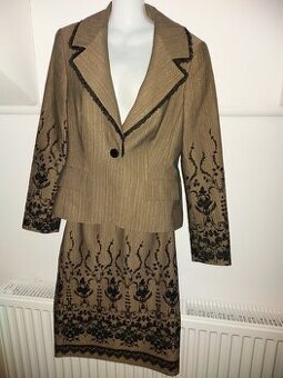 suknovy kostym na chladne dni