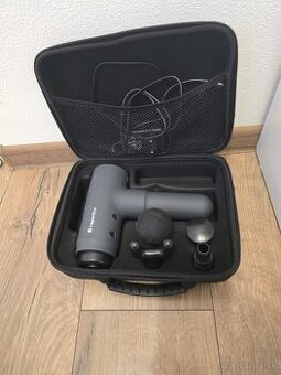 Masážna pištoľ na svaly