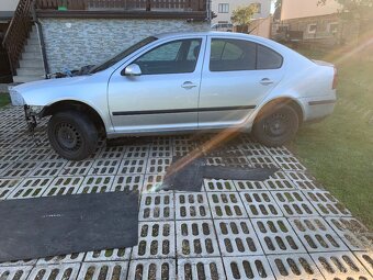 Predám diely súčiastky z škoda Octavia 2 sedan