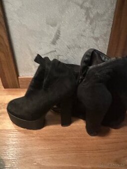 Čižmy na opatku a platforme