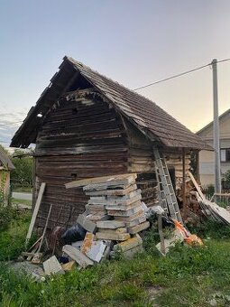 Predám starý drevený sypanec (hospodárska stavba)