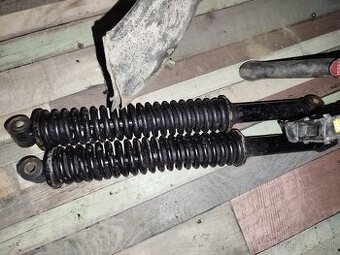 Predám zadné tlmiče na Jawu mustang.