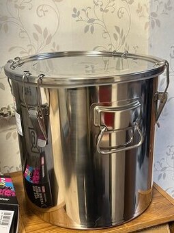 30 Lit nerezový hrniec s poklopom