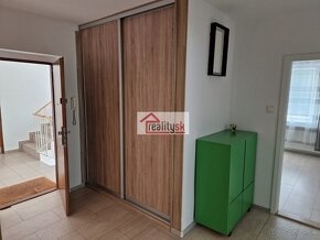 PRIESTRANNY  4 IZBOVY  V BLIZKOSTI CENTRA, GARAZ