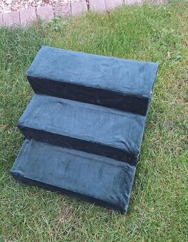 schodíky k pohovke pre šteniatko