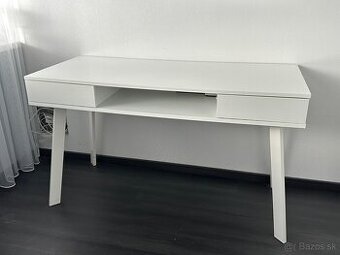 Biely písací stôl s úložným priestorom – pracovný stôl