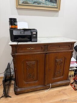 Vyrezávaná komoda s mramorom (neobarok)