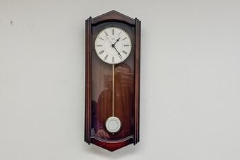 Hodiny Hermle rádiom riadené