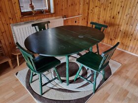 Rozkladací kuchynský stôl so stoličkami