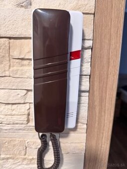 Predam - Tesla DT 93 – domáci telefón pre 4+n systémy