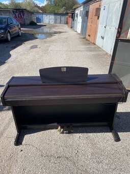 Klavír / elektrické piano Yamaha