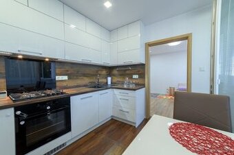 Luxusný, 3 - izbový byt po kompletnej rekonštrukcii