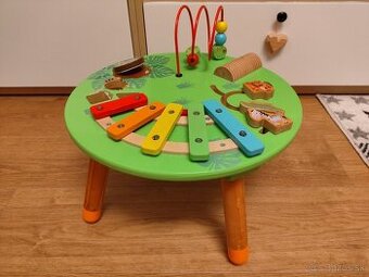 Montessori hraci stolik