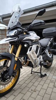 VOGE 900 DSX