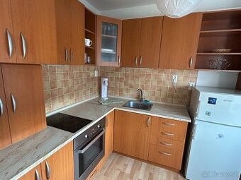 Predám pekný 1- izbový byt v Banskej Bystrici - 1