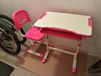 Detský rastúci písací stôl
