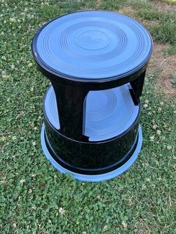 Q connect kovová stolička na kolieskach