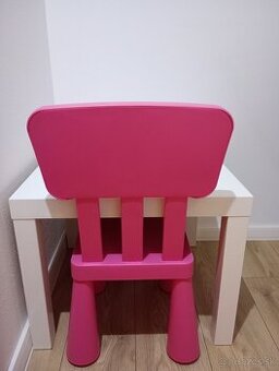 IKEA stolík a mamut stolička