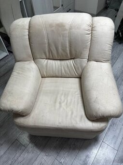 Vypoužívaná gaučová súprava vhodná na prečalunenie