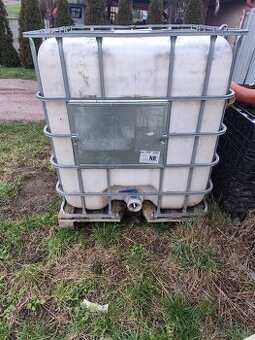 Predám 1000l IBC nádobu na vodu
