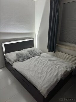 Posteľ s LED osvetlením + matrac