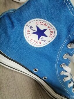 Converse modre