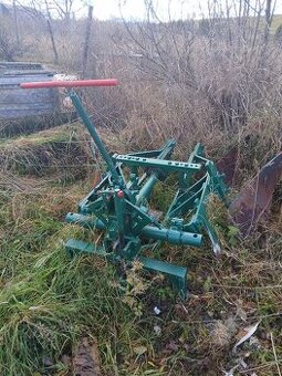 Dvojradlicny pluh obracak