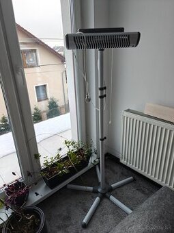 Infražiarič stojanový