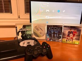 PlayStation 3 Super Slim 500 GB + 2 ovládače + 5 hier