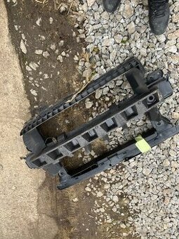 chladicova stena predni vyztuha zamek skoda yeti