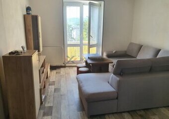 Prenájom plne zariadeného 2,5-izbového bytu v centre SNV