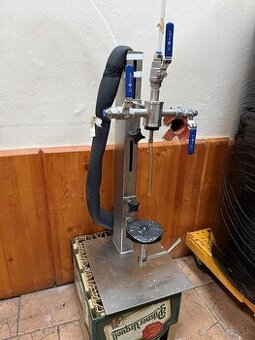 Protitlaková plnička