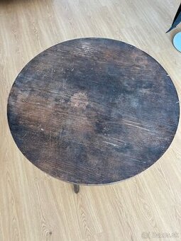 Stôl a dve stoličky