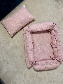 Hniezdo a vankus Eva Kiedronova