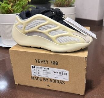 YEEZY 700 V3