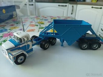 1:43 Dodge kamión