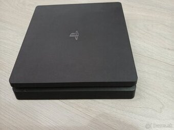 PS4 slim 500GB - Výborný stav + GTA5 zadarmo