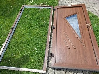 Vchodové dvere s rámom- hliník