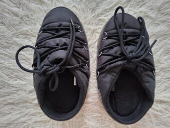 MOON BOOTS