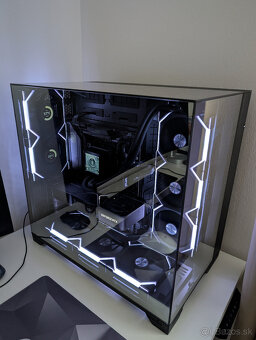 Lian Li O11 Vision Chrome - PC skrinka, nová, v záruke