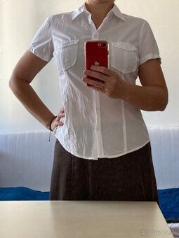 Vypasovana biela bluzka 38